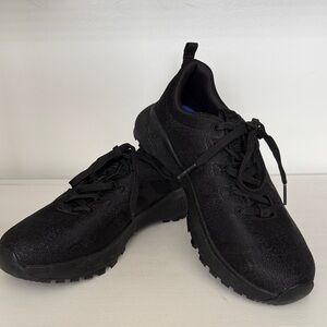 Shoes for Crews Non-Slip Work Sneakers in Black – Women’s Size 7